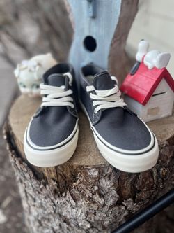 New Vans Woman's 9 Men's 7.5