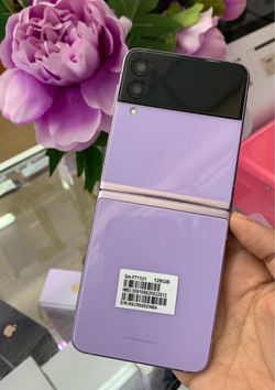 Samsung Galaxy Zflip 3 128 Gb and clean imei