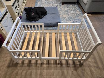 Toddler bed frame