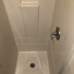 Baño De Fibra De Vidrio 30x30x6” Altura 