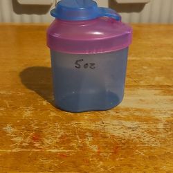Munchkin Powdered formula container