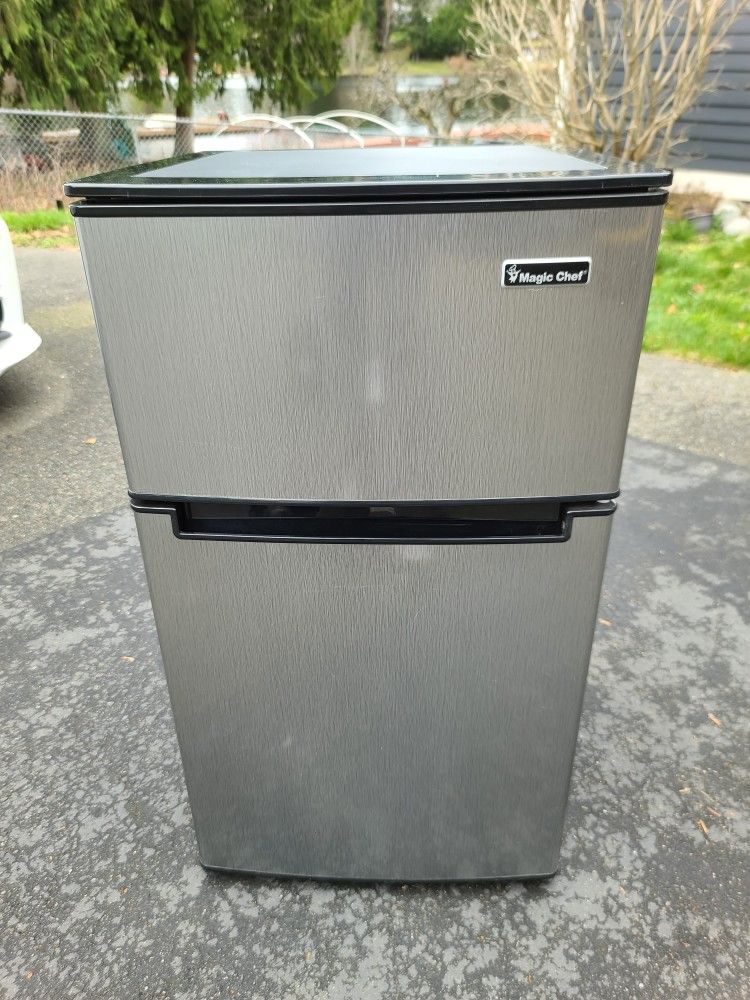Magic Chef Refrigerator