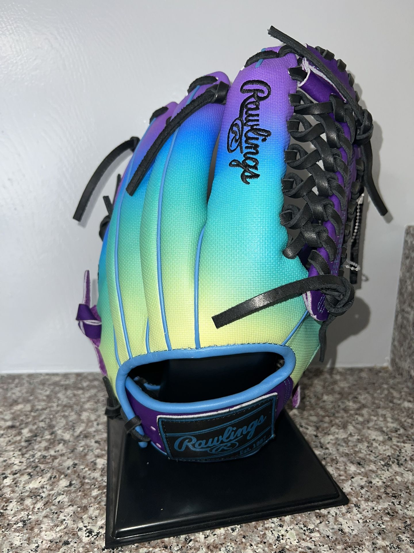 Rawlings Heart If The Hide R2G 11 3/4” Infield Baseball Glove