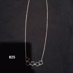 silver flower necklace / collar de plata de flores