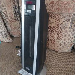 22" TALL HEATER EXCELLENT CONDITION IT ROTATES