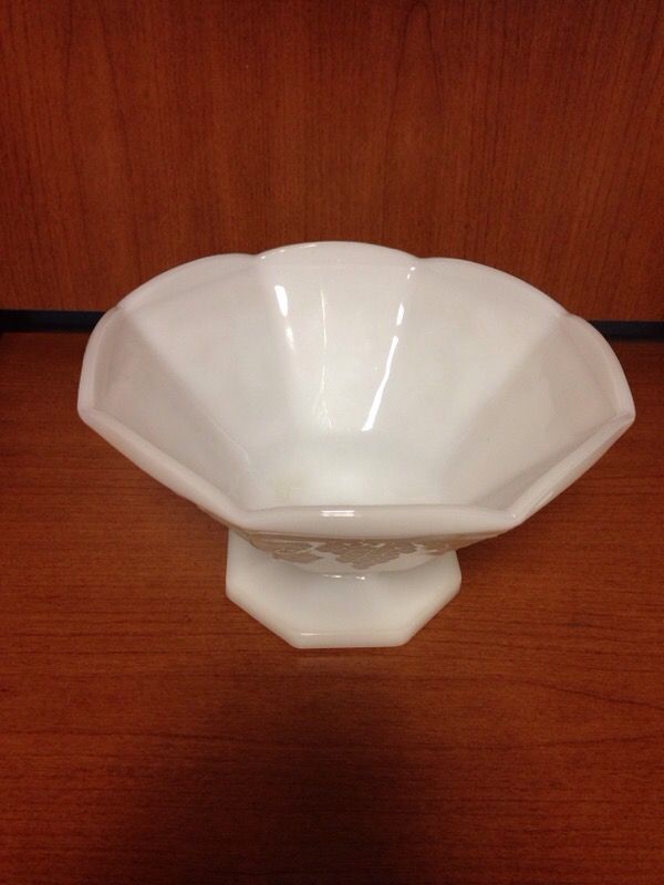 Anchor Hockin Milk Glads Fruit Bowl with grape design