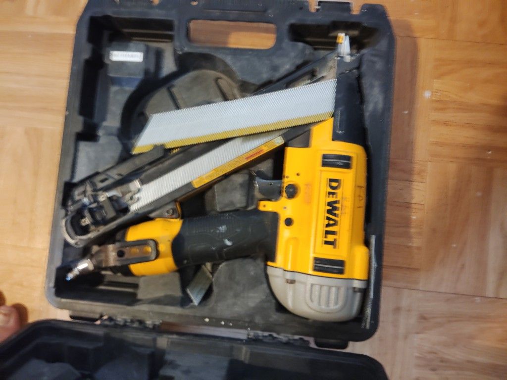 DeWalt Table Shaw And Nail Gun