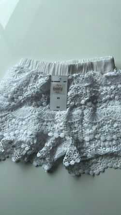 White House Black Market White Crochet Lace Shorts – XS – New With Tags
