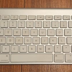 GENUINE Apple Wireless Bluetooth Keyboard Mac Aluminium (A1255) Tested