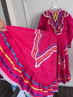 M/L folkloric adult dress in great condition