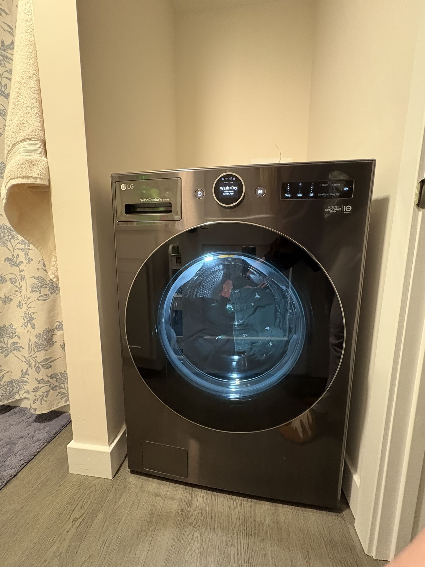 LG Smart front load Electric Washer And Dryer Combo