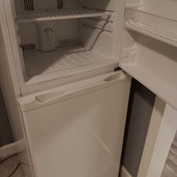 Vissani Refrigerator 