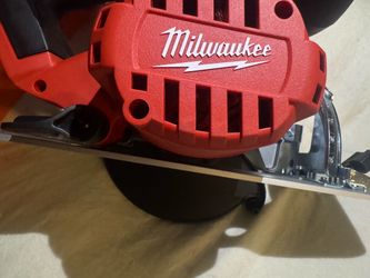 Milwaukee Circular Saw Cordless 6-1/2” New