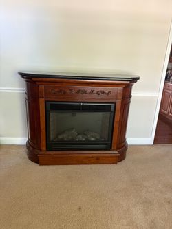 BEAUTIFUL ELECTRIC FIREPLACE – ELEGANT WOOD MANTEL!