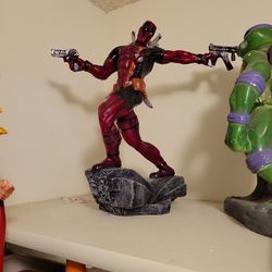 Deadpool Statue