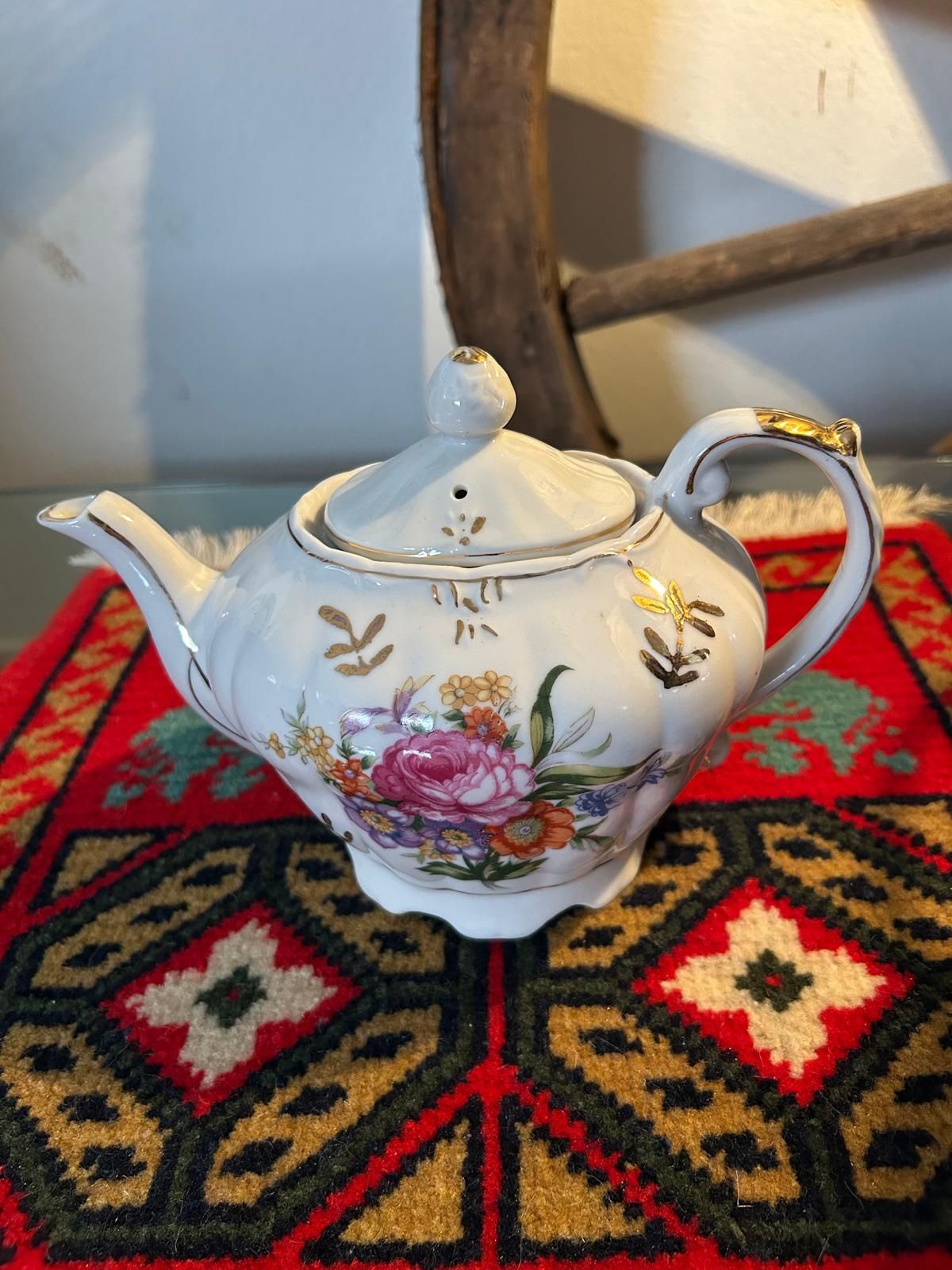 CAFETERA ANTIGUA DE PORCELANA FILETEADA DISEÑO CAJA DE MUSICA