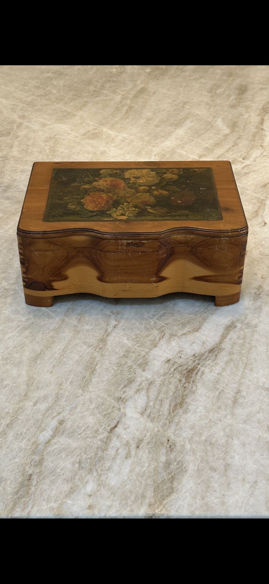 Vintage Cedar Wood Jewelry/Keepsake Storage Box (Circa 1950’s).