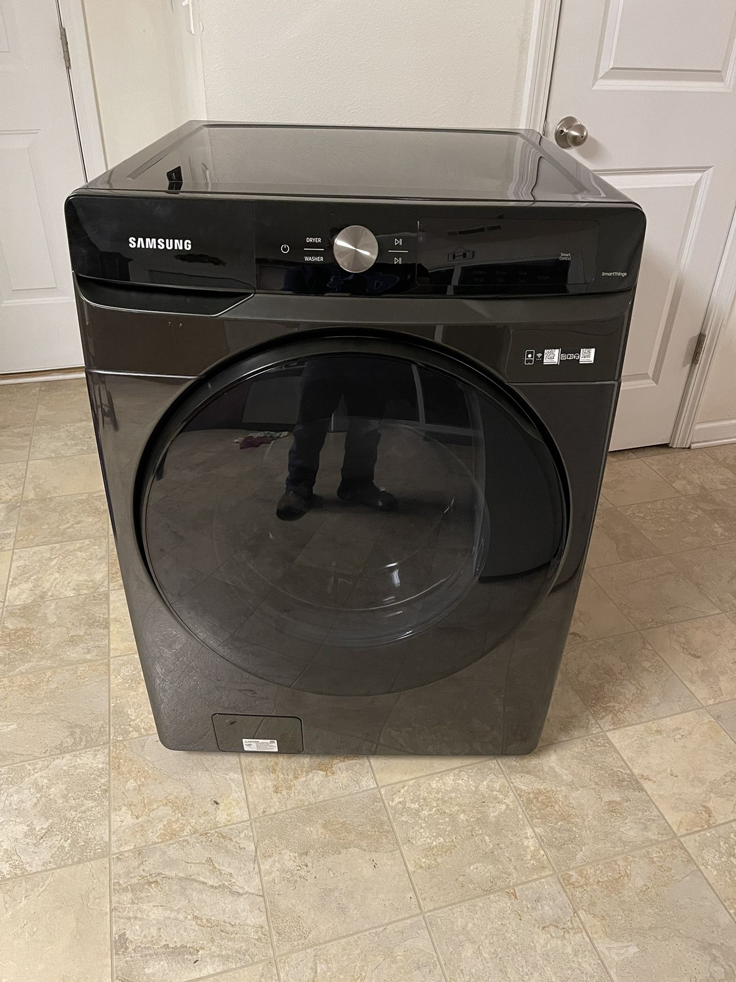*Like NEW ~ Scratch & Dent* Samsung 4.5cu ft High Efficiency Stackable Steam Cycle Front-Load Washer