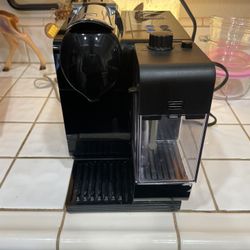 DeLonghi Nespresso Lattissima Plus (EN520B)