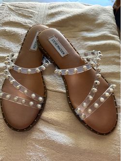 2 steve madden sandles