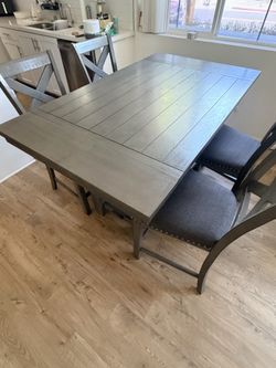 Ashley Furniture Extendable Dining Set - 1 Table & 4 Chairs - Like New