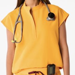 New FIGS Rafaela Three -Pocket Scrub Top