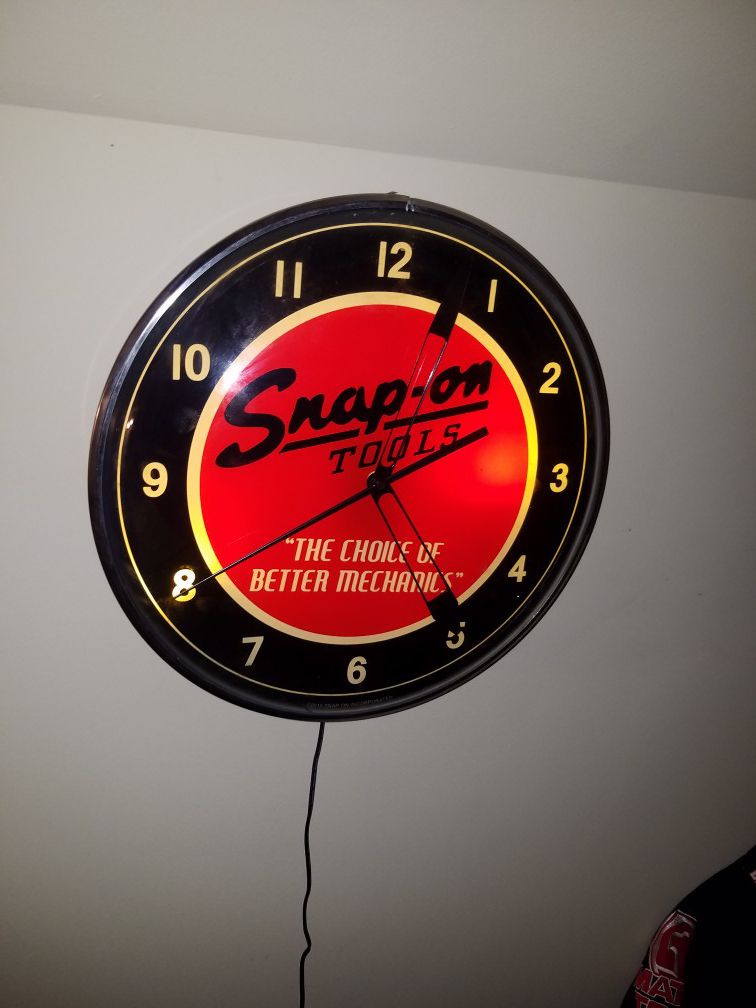 regon Scientific THT312 Indoor/Outdoor Thermometer Clock with Wired Probe  for Sale in Bothell, WA - OfferUp