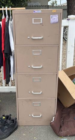 🗄️✨ Two Metal Filing Cabinets – $20 Each or $30 for Both! ✨🗄️
