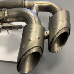 Lamborghini Urus Akrapovic Exhaust