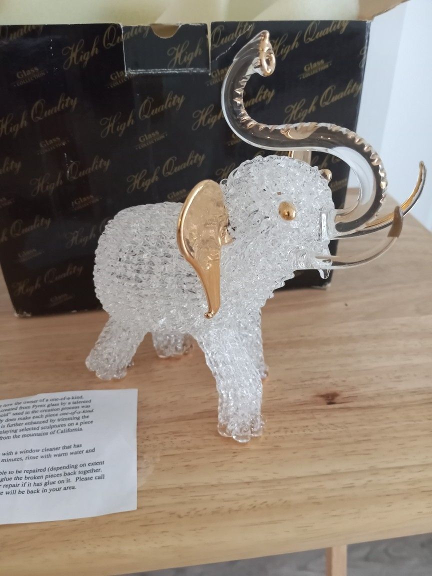 Vintage Unique Hand Blown Glass Elephant From PYREX Glass ..22 Kt GOLD ..excellent Condition Like New 8 Inches Height..
