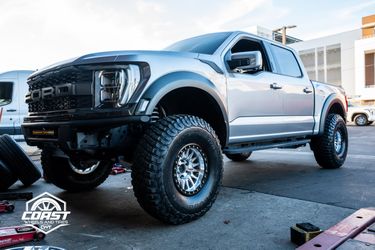 17" Km445 with Gloss Black Lips