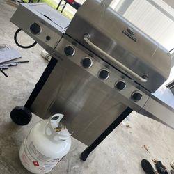Like New BBQ Grill W/Tank