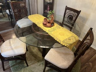 New Beautiful glass Round Dining Room Table