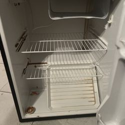 mini fridge 