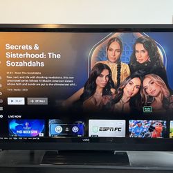 70 in Vizio Smart TV w/ mount and Original Control