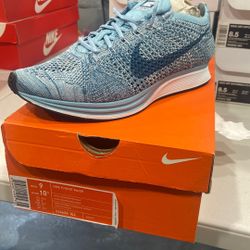 Nike FLYKNIT RACER