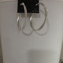 aretes Guess Sale in Bakersfield, CA - OfferUp
