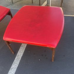 Table/ Chair. Theirs 5 Of Them 
