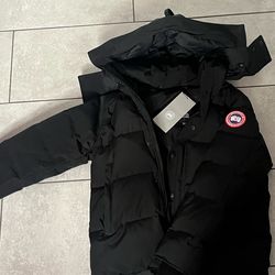 Authentic Black Canada Goose Wyndham Parka size m