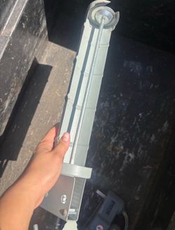 Caulk gun