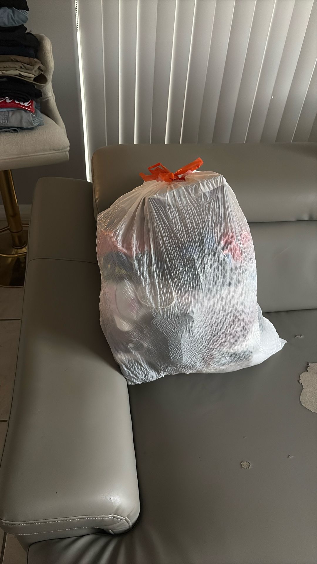 Bolsa De Ropa Sudaderas Una Caja De Luces Para Patio Una Caja Para Hacer Chocolate Todo Por 20