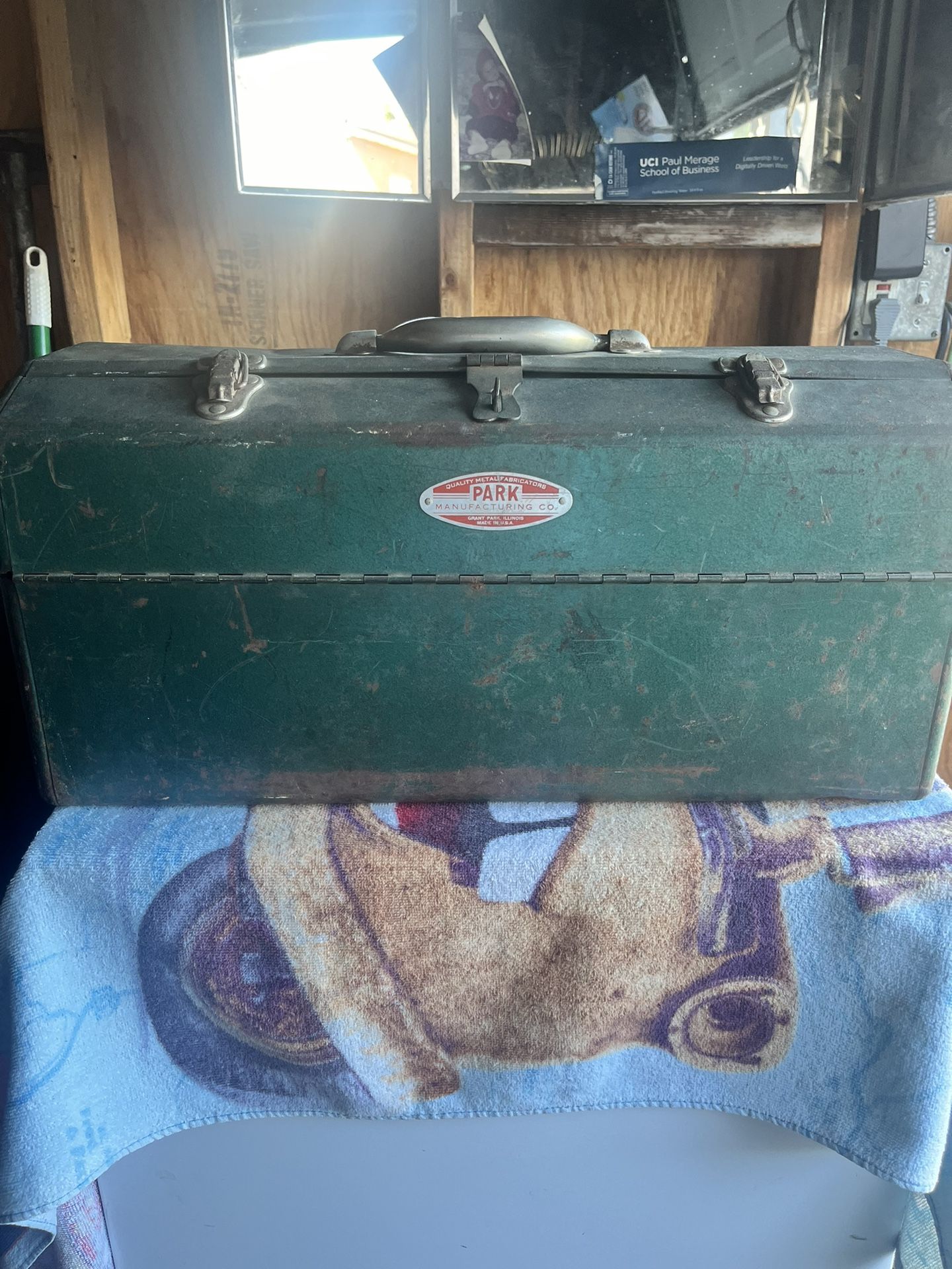 Vintage Tool Box 21”wide X10”high X 8”depth $40 