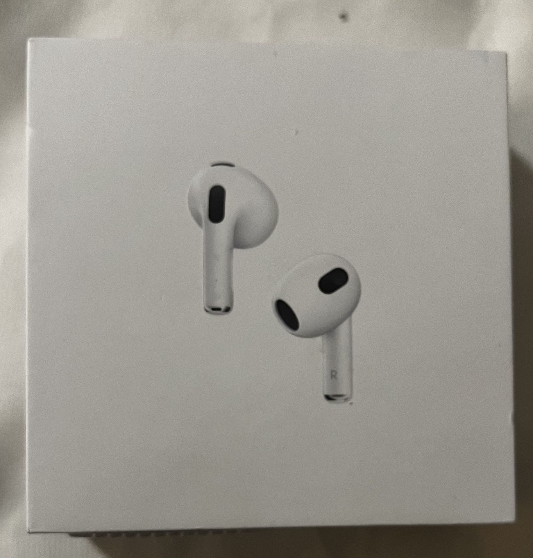 Apple AirPods (3rd Generation) Wireless Ear Buds, Bluetooth Headphones, Personalized Spatial Audio, Sweat and Water Resistant, Lightning Charging Case