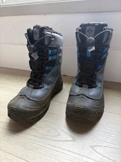 Kids size 3 snow boots