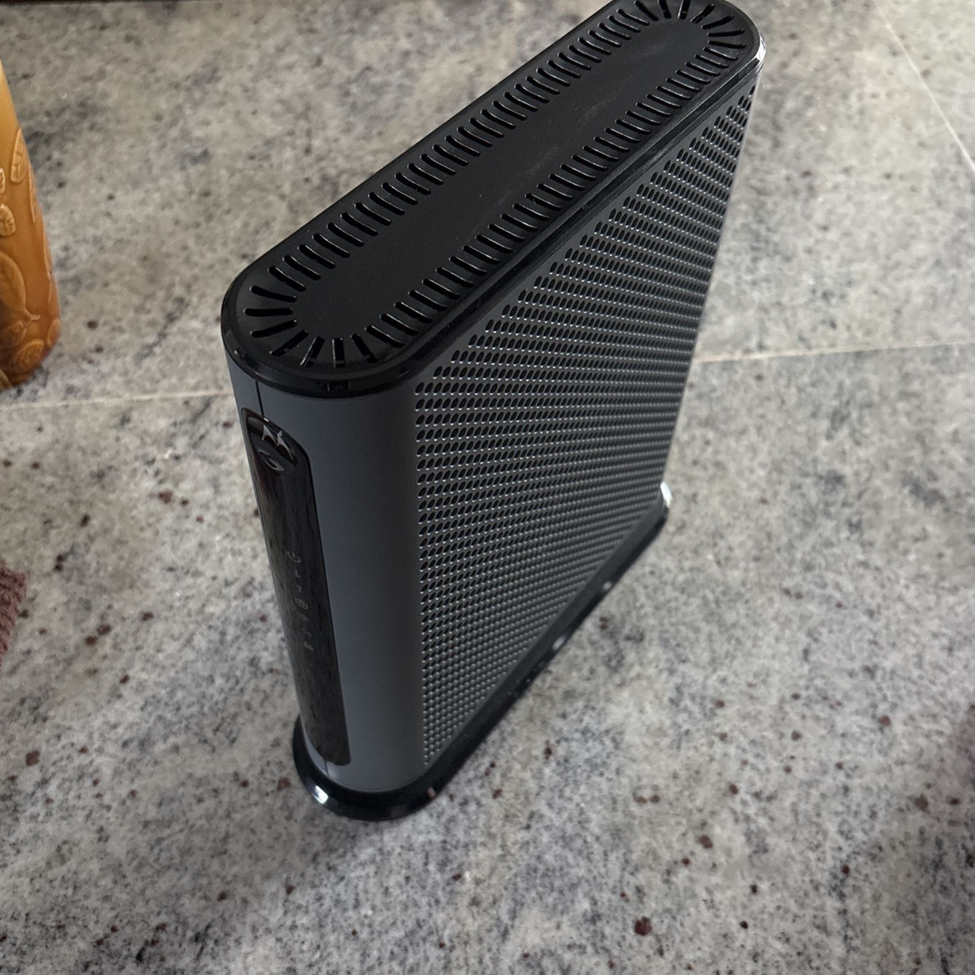 Motorola Cable Modem Plus AC1900 Router