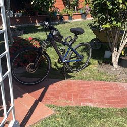 Mountain bike  good condition ready to drive.