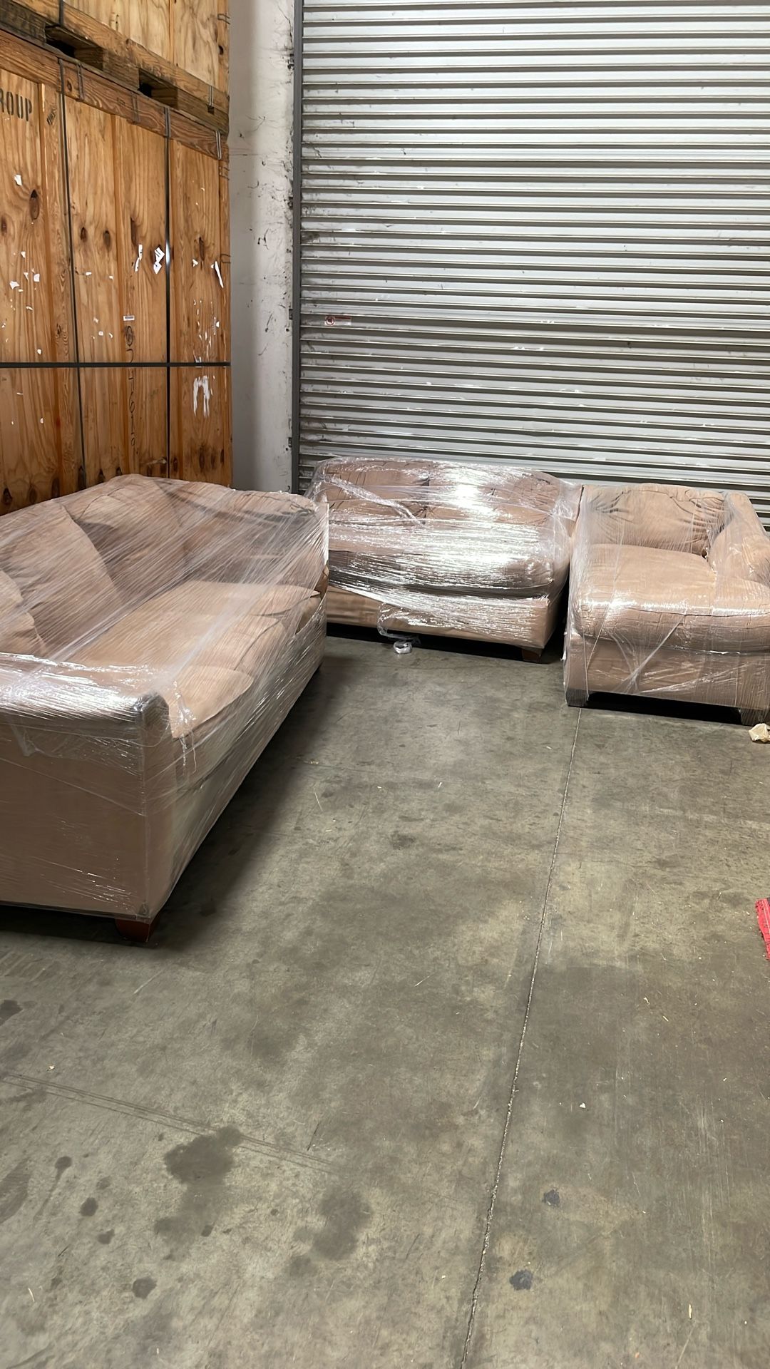 A Set Of Sofas In Good Condition