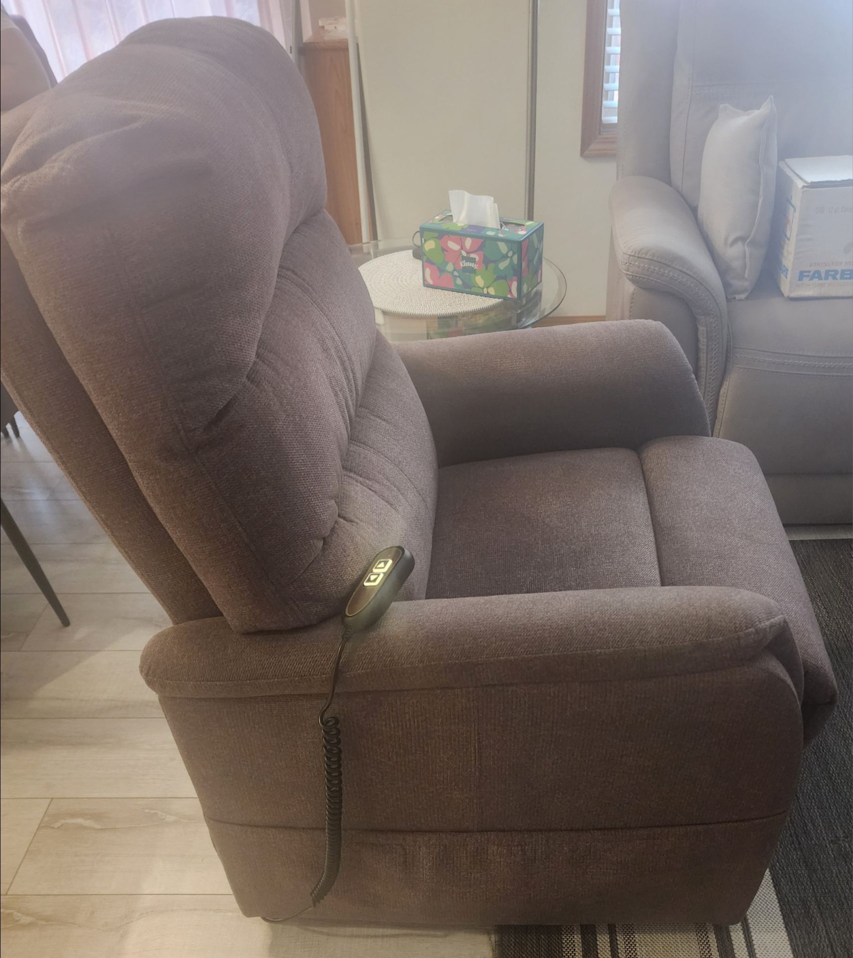 Like new lift chair