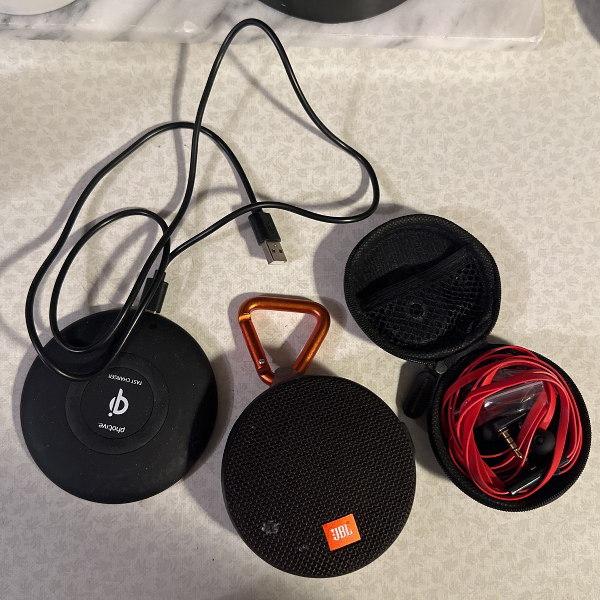 3 ITEMS -   Wireless Charger , JBL Speaker, BEATS  AUX headphones.  