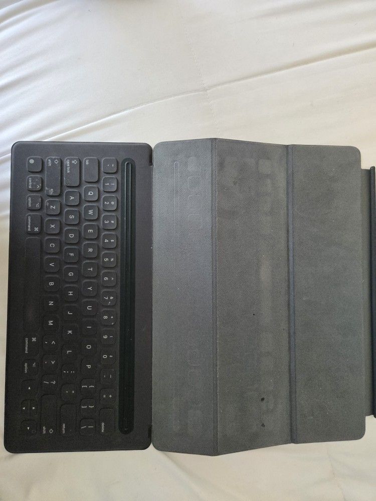 Apple iPad Pro Smart Keyboard A1636